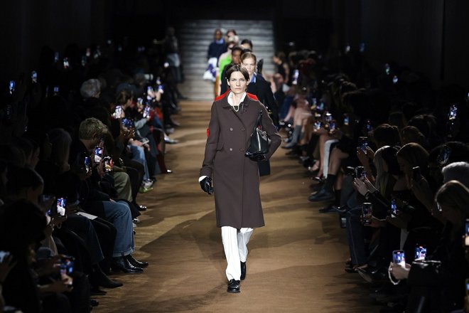 показ Miu Miu