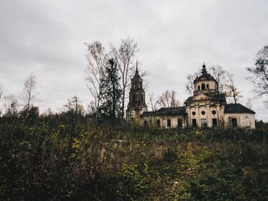 Церковь Воскресения Христова, погост Покров-Пема, Костромская область. Год постройки – 1815.