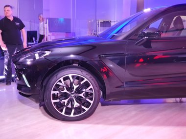 slide image for gallery: 25599 | Aston Martin DBX