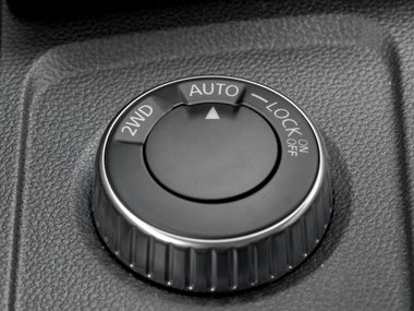 slide image for gallery: 27545 | Renault Duster детали салона