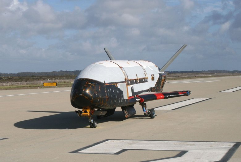 Орбитальный испытательный корабль Boeing X-37 / Wikimedia, United States Air Force