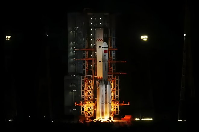 Ракета-носитель «Чанчжэн-7» с грузовым космическим кораблем «Тяньчжоу-9» запускается на стартовой площадке космодрома Вэньчан Ракета-носитель «Чанчжэн-7» с грузовым космическим кораблем «Тяньчжоу-9» запускается на стартовой площадке космодрома Вэньчан