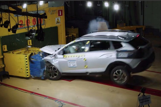 АвтоВАЗ показал видео краш-тестов семейства Lada Iskra АвтоВАЗ показал видео краш-тестов семейства Lada Iskra