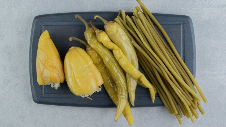 Закуски, маринованные закуски, маринованные чесночные стрелки, соления, маринованный перец, соленья