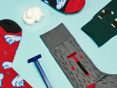 Slide image for gallery: 9851 | Бритва, пена и носки — самые стереотипные подарки. А если это носки с нарисованными остальными атрибутами праздника? Носки St.Friday Socks.