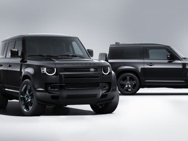 slide image for gallery: 28496 | Land Rover Defender V8 Bond Edition