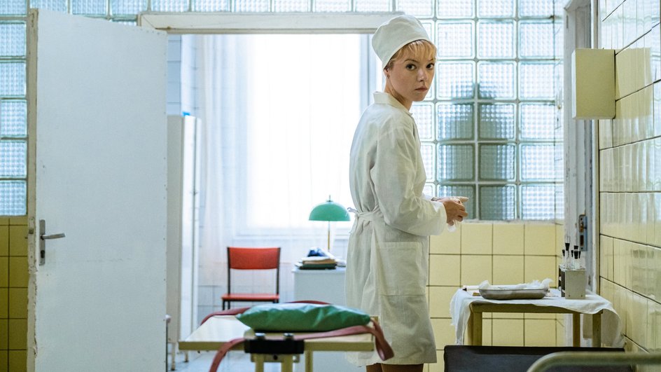 Кадр из сериала «Нулевой пациент». Кадр из сериала «Нулевой пациент».