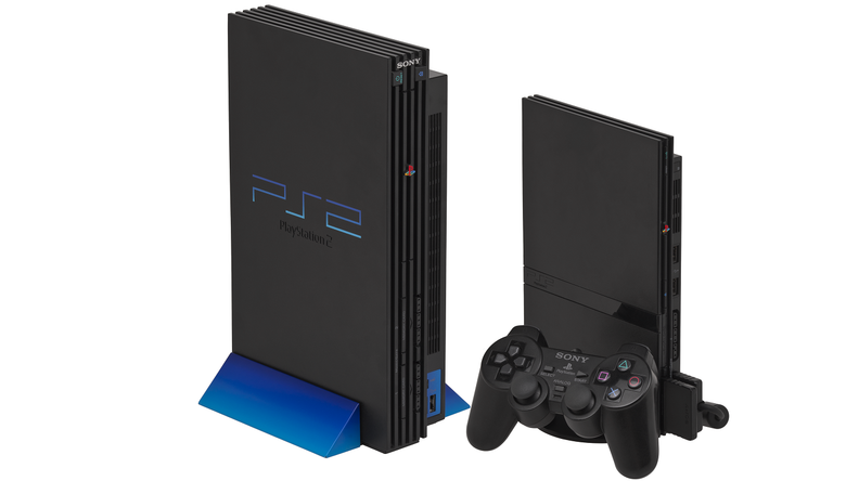 PlayStation 2 и ее slim-версия, которая вышла позже.