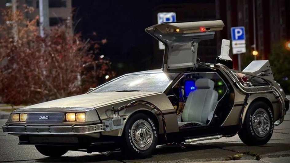 DeLorean DMC-12