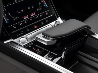 slide image for gallery: 26562 | Audi e-tron