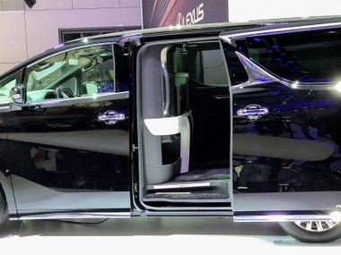 slide image for gallery: 24356 | Lexus LM