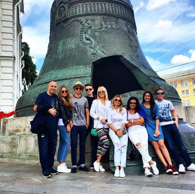 Семья Маликовых и семья Валерии и Иосифа Пригожина на экскурсии в Кремле
