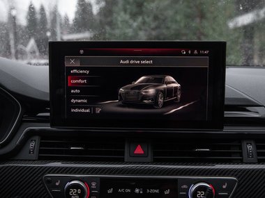 slide image for gallery: 27151 | Audi A4 салон