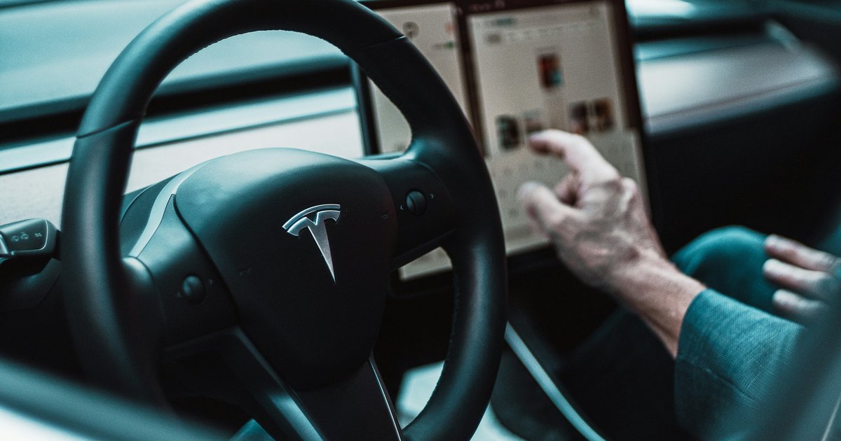 Безопасен ли автопилот Tesla: статистика аварий