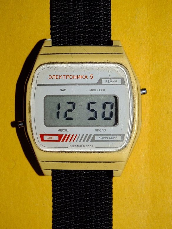Наручные часы «Электроника 5-29391», СССР, конец 1980-х годов / Wikimedia, Andshel, CC BY-SA 4.0