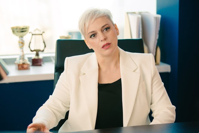 Нелли Уварова на съемках сериала «Развод по расчету»