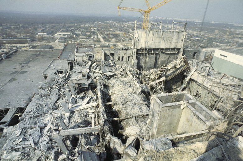 Энергоблок Чернобыльской АЭС после взрыва. Фото: History.com