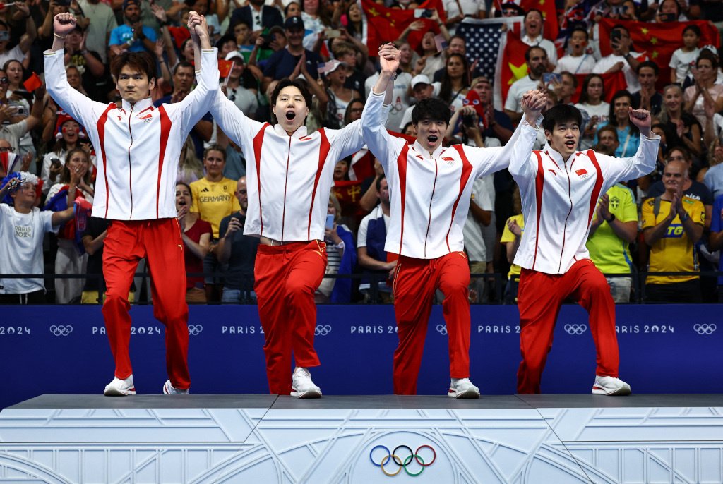США проиграли мужскую комбинированную эстафету 4×100 м впервые за время участия в Олимпиадах. Они побеждали 16 раз подряд