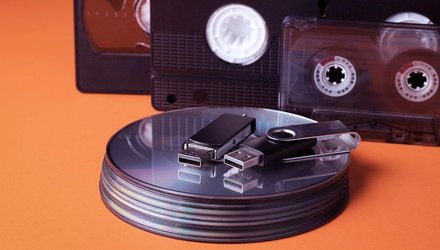 Как переводится на русский слово «cassette tape»?