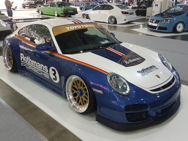 slide image for gallery: 23735 | Неформалы московской автомобильной выставки. Porsche