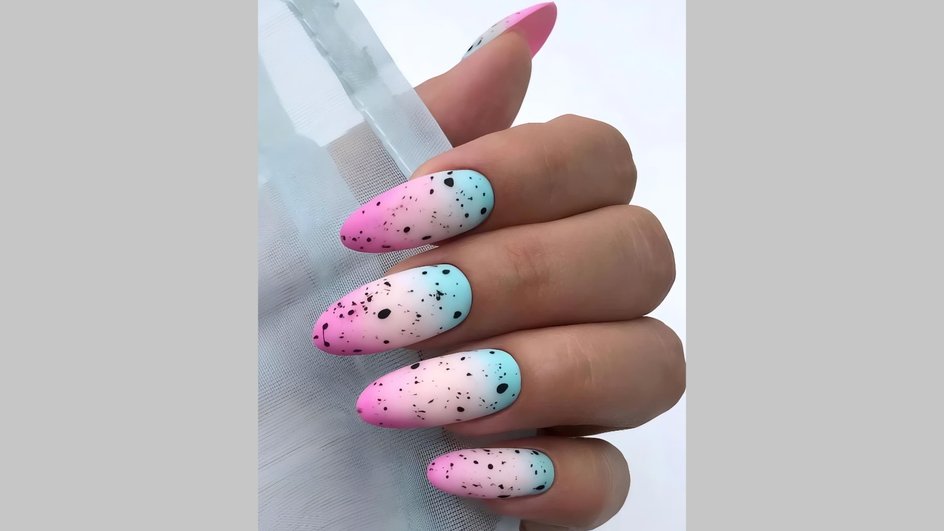 Bubble Tea Manicure на миндальной форме ногтей Bubble Tea Manicure на миндальной форме ногтей