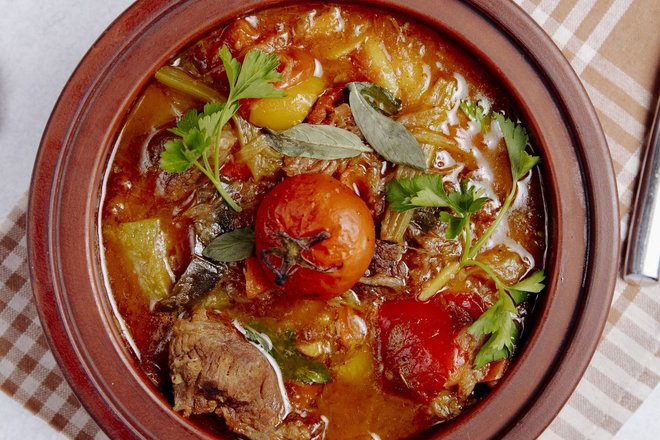 Мясо в горшочке