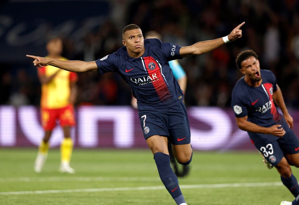 Дубль Мбаппе помог «ПСЖ» победить «Лион» в матче чемпионата Франции