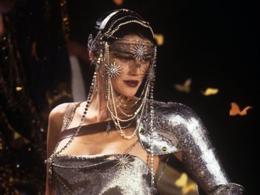 Показ Christian Dior, 1998 год Показ Christian Dior, 1998 год