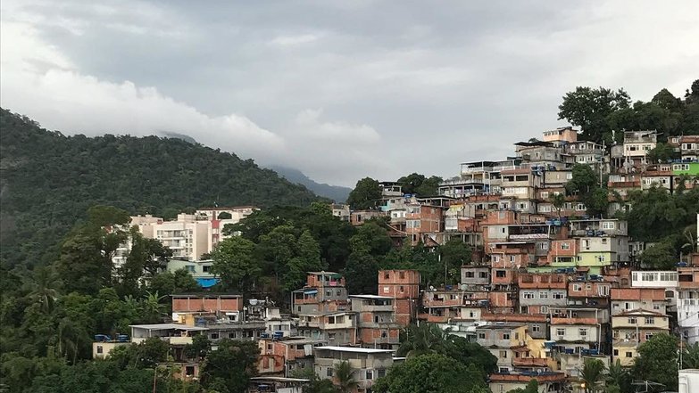 По сведениям, полученным в 2010 году результате переписи населения, в Бразилии насчитывалось более шести тысяч фавел.