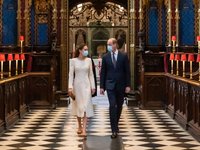 Content image for: 520858 | Кейт Миддлтон в белом платье посетила с мужем Вестминстерское аббатство