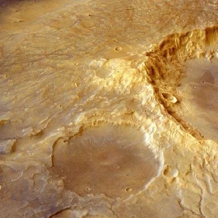 Трехмерное изображение большого стратовулкана в регионе Эридании на Марсе