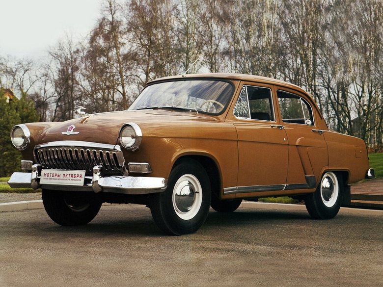 Модель второй серии встала на конвейер в 1959-м, и по 1962-й включительно выпустили около 140 тысяч машин. Главное внешнее отличие этого варианта — «щербатая» решетка радиатора