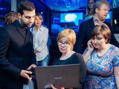 Slide image for gallery: 6119 | Иван Ургант принимал активное участие в аукционе