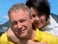 Content image for: 522354 | Сергей Жигунов и его жена покорили Ай-Петри