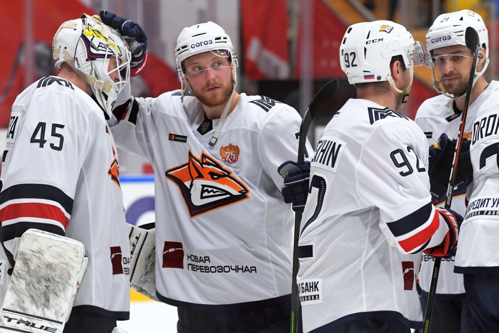 «Металлург» и «Трактор» стали первыми командами, вышедшими в плей-офф КХЛ