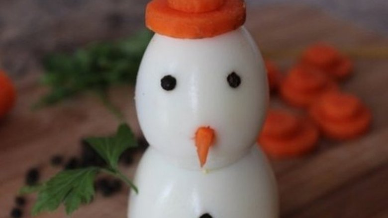 Снеговик из вареных яиц