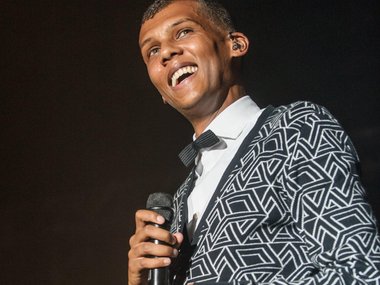 Slide image for gallery: 16260 | Stromae во время выступления в Барселоне, 2015 год. Фото: legion-media.ru
