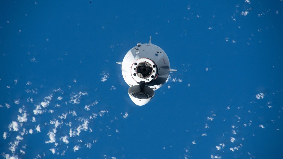 Капсула SpaceX Dragon Endurance над Тихим океаном Капсула SpaceX Dragon Endurance над Тихим океаном