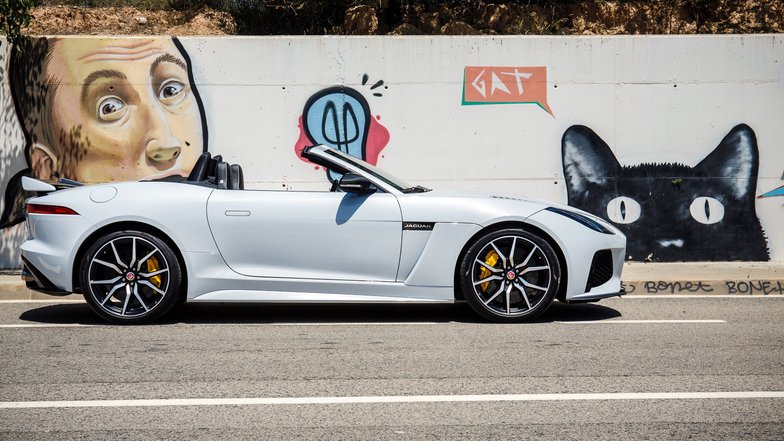 slide image for gallery: 22028 | Jaguar F-Type SVR