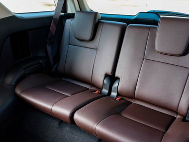 slide image for gallery: 26720 | Toyota Alphard