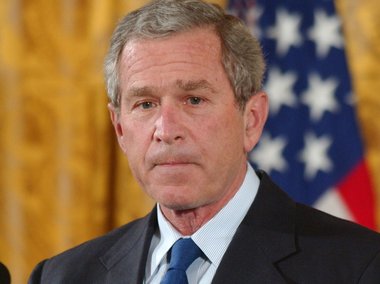 Slide image for gallery: 10236 | Джордж Буш (сын). Буш-старший назвал своего первого сына в свою честь. Всего у него было шестеро детей, один из которых скончался в раннем возрасте от лейкемии. Джордж Буш-младший пошел по стопам отца. Он стал 43-м президен