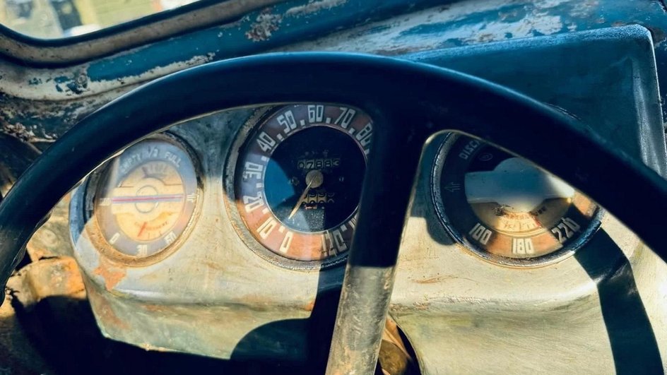 В России продают довоенный Buick с уникальными желтыми номерами В России продают довоенный Buick с уникальными желтыми номерами