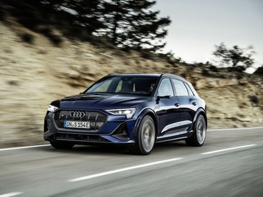 slide image for gallery: 28487 | Audi e-tron S