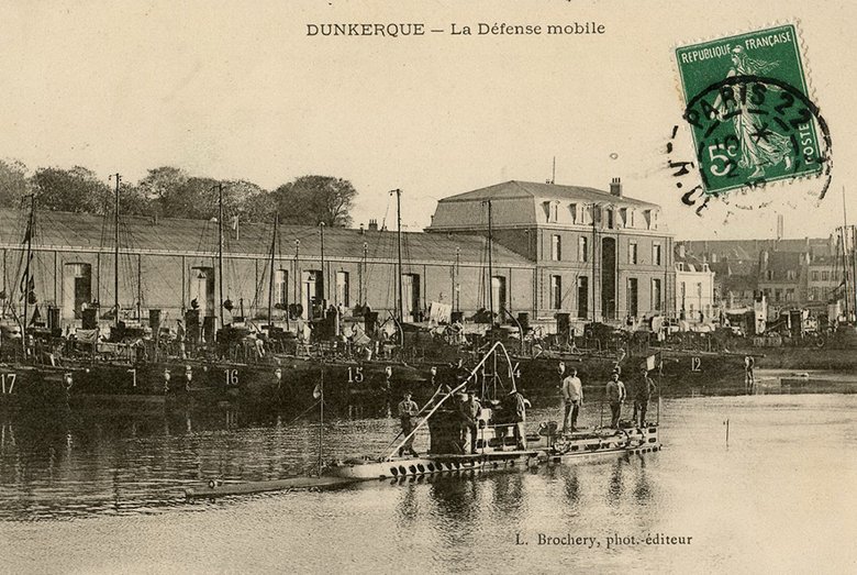 1906 год. Одна из первых французских подводных лодок в Дюнкерке. Изображение из коллекции Петра Каменченко