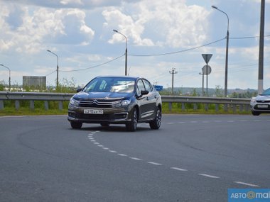 slide image for gallery: 22315 | Обновлённый седан Citroen C4 заметили в России