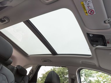 slide image for gallery: 26723 | Kia Sorento детали салона
