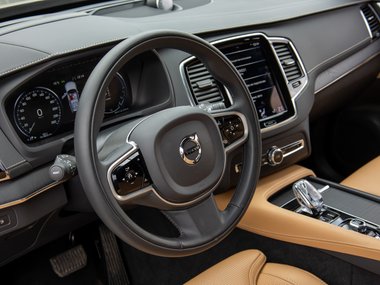 slide image for gallery: 28125 | Тест-драйв Volvo XC90
