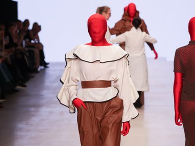 COSARÊVE (источник фото: https://moscowfashion.ru) COSARÊVE (источник фото: https://moscowfashion.ru)
