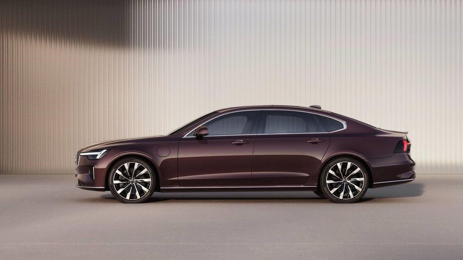 Volvo обновила седан S90 Volvo обновила седан S90