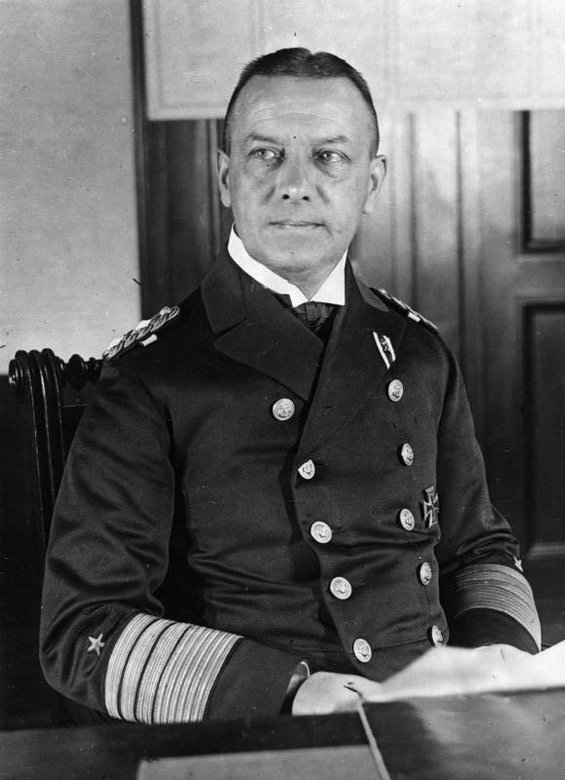 Эрих Редер — немецкий гросс-адмирал, главнокомандующий Кригсмарине с 1935 по 30 января 1943 года.